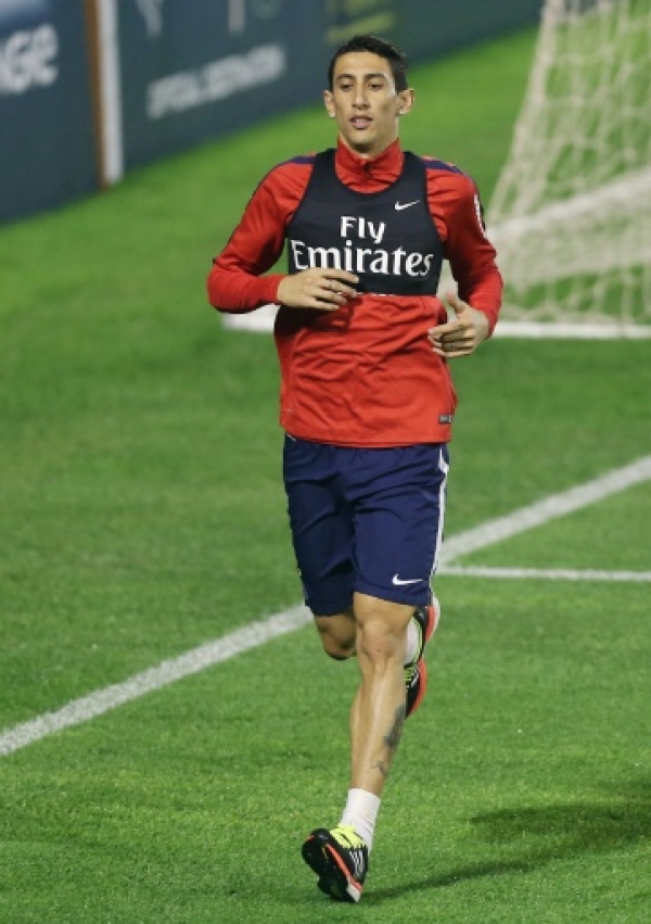 Paris Saint-Germain's (PSG) Argentinian winger Angel Di Maria takes part in a training session at the team's training camp in the Qatari capital Doha, on December 29, 2015 on the eve of their friendly football match against Italian league leaders Inter Milan. AFP PHOTO / KARIM JAAFAR