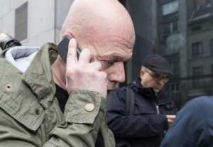 Sven Mary, advogado de Salah Abdeslam, chega ao pr&eacute;dio da Pol&iacute;cia Federal em Bruxelas