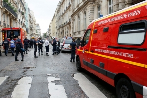 Dez crian&ccedil;as e um adulto ficaram feridos por um raio na tarde deste s&aacute;bado em um parque na capital francesa, indicou o vice-prefeito Vincent Baladi.&nbsp;