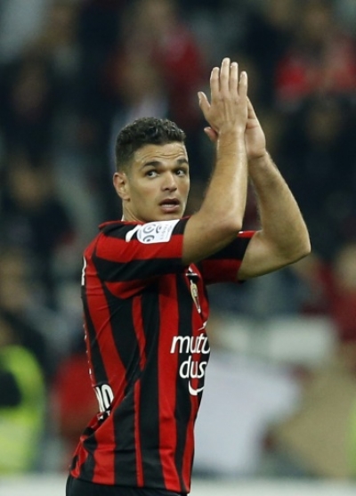 Nice's French forward Hatem Ben Arfa acknowledges applause from supporters as he leaves the pitch following the French L1 football match Nice vs Reims on April 22, 2016 at the "Allianz Riviera" stadium in Nice, southeastern France. AFP PHOTO / VALERY HACHENice's French forward Hatem Ben Arfa acknowledges applause from supporters as he leaves the pitch following the French L1 football match Nice vs Reims on April 22, 2016 at the "Allianz Riviera" stadium in Nice, southeastern France. AFP PHOTO / VALERY HACHE
