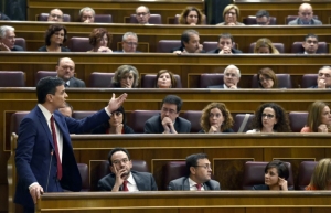 O l&iacute;der socialista Pedro S&aacute;nchez discursa ante Parlamento em Madrid, na Espanha, em 2 de mar&ccedil;o de 2016
