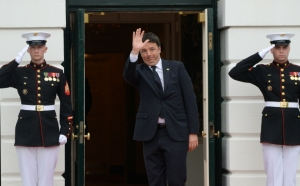 O primeiro-ministro italiano Matteo Renzi visitar&aacute; o Ir&atilde; nos dias 12 e 13 de abril e ser&aacute; o primeiro chefe de Governo europeu a visitar o pa&iacute;s ap&oacute;s a suspens&atilde;o, em janeiro, das san&ccedil;&otilde;es internacionais.