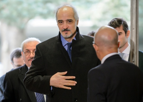 O chefe da delega&ccedil;&atilde;o do regime s&iacute;rio chega a Genebra