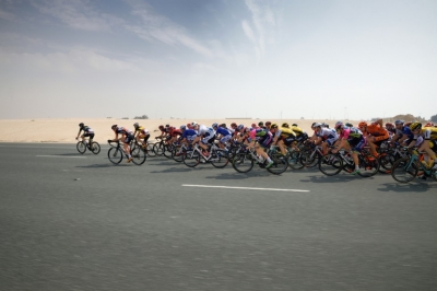 Ciclistas competem na Volta do Catar, em 8 de fevereiro, em Doha