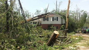 Regi&atilde;o atingida por tornado em Tupelo, Arkansas, em 29 de abril de 2014