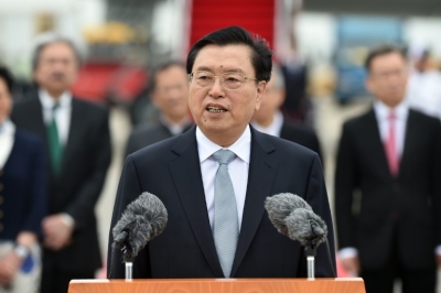 Dejiang discursa ao desembarcar no aeroporto internacional de Hong Kong