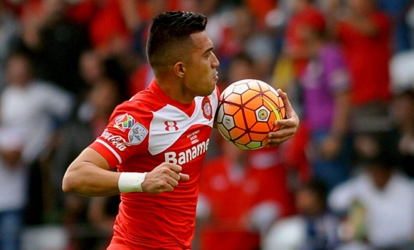 Fernando Uribe, do Toluca, comemora gol durante partida contra o S&atilde;o Paulo, em Toluca, no dia 4 de maio de 2016