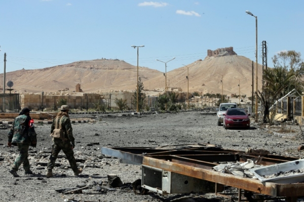 Soldados s&iacute;rios s&atilde;o vistos em Palmira, no dia 27 de mar&ccedil;o de 2016