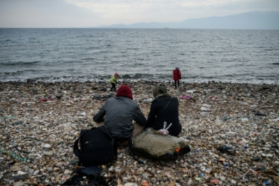 Aos menos 33 migrantes, incluindo v&aacute;rias crian&ccedil;as, morreram neste s&aacute;bado em um novo naufr&aacute;gio no Mar Egeu ap&oacute;s o naufr&aacute;gio do barco em que estavam na tentativa de chegar &agrave; costa grega, anunciou a guarda costeira turca.