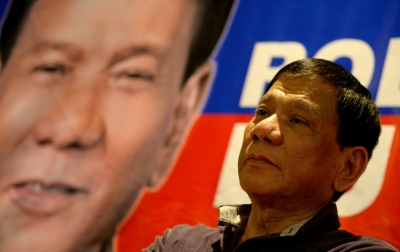 Os filipinos est&atilde;o acostumados a uma vida pol&iacute;tica conturbada, mas a chegada &agrave; presid&ecirc;ncia de Rodrigo Duterte, um pol&iacute;tico autorit&aacute;rio, carism&aacute;tico e nada convencional, que ganhou as manchetes com suas declara&ccedil;&otilde;es explosivas, surpreendeu a todos