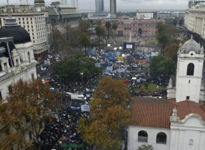 Manifesta&ccedil;&atilde;o contra o governo Macri, em Buenos Aires, no dia 2 de junho de 2016