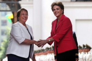 A presidente chilena, Michelle Bachelet, e a presidente Dilma Rousseff, em Santiago, no dia 26 de fevereiro de 2016
