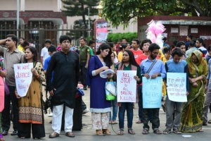 Protesto contra a morte de professor universit&aacute;rio em Dacca em 29 de abril. Bangladesh registrou nos &uacute;ltimos meses v&aacute;rios assassinatos contra minorias religiosas e militantes laicos