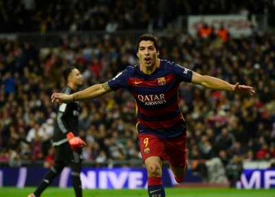 Su&aacute;rez comemora um gol que marcou com o Barcelona, em 21 de novembro, em Madri