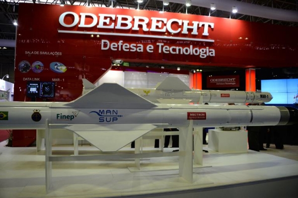 (Arquivo) O departamento de Defesa e Tecnologia da Odebrecht participa de exposi&ccedil;&atilde;o, no Rio de Janeiro, no dia 15 de abril de 2015