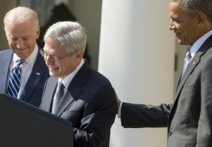 Garland (c) e Obama (d) no an&uacute;ncio da nomea&ccedil;&atilde;o, que aconteceu no jardim da Casa Branca