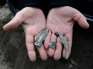 O ex&eacute;rcito do Azerbaij&atilde;o anunciou nesta segunda-feira a morte de tr&ecirc;s de seus soldados em confrontos com as for&ccedil;as da Arm&ecirc;nia na regi&atilde;o de Nagorno Karabakh, onde os combates prosseguem pelo terceiro dia consecutivo, apesar dos apelos &agrave; paz feitos pela comunidade internacional.