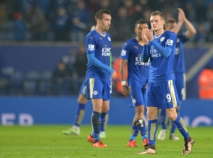 Jogadores do Leicester City comemoram gol durante partida contra o Chelsea, em Leicester, no dia 14 de dezembro de 2015