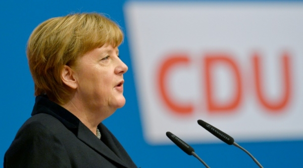 Merkel discursa no congresso anual da CDU, em Karlsruhe