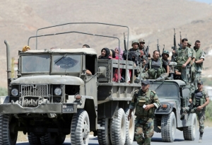 (2014) Soldados retiram moradores da cidade de Arsal, fronteira com a S&iacute;ria