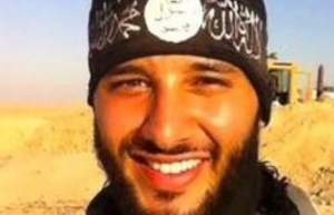 Foued Mohamed Aggad, em foto de seu perfil no Facebook Foued Mohamed Aggad, a 23-year-old man from the eastern French city of Strasbourg, went to Syria with his brother and a group of friends at the end of 2013, according to a source close to the investigation.Ninety people died in the Bataclan attacks on November 13. The two other bombers have been identified as Omar Omar Ismail Mostefai, 29, and 28-year-old Samy Amimour.