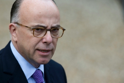 Tr&ecirc;s associa&ccedil;&otilde;es culturais vinculadas a uma mesquita apresentada como salafista na regi&atilde;o parisiense foram dissolvidas nesta quarta-feira pelo governo franc&ecirc;s, anunciou o ministro do Interior, Bernard Cazeneuve