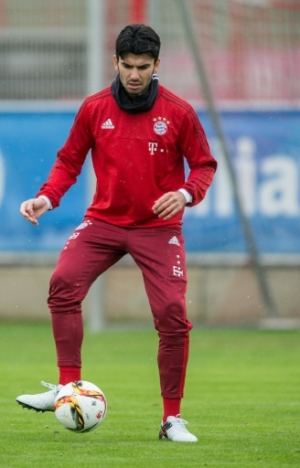 FC Bayern Munich's Serdar Tasci attends a training on February 3, 2016 in Muenchen.