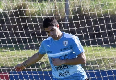 Luis Su&aacute;rez, do Uruguai, participa de treino, em Montevid&eacute;u, no dia 21 de mar&ccedil;o de 2016
