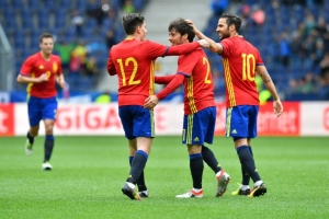 Jogadores da Espanha comemoram gol durante partida contra a Coreia do Sul, me Salzburgo, no dia 1&ordm; de junho de 2016
