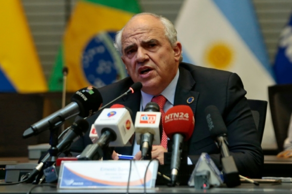 O secret&aacute;rio-geral da Unasul, Ernesto Samper, participa de coletiva de imprensa, em Quito, no dia 12 de maio de 2016