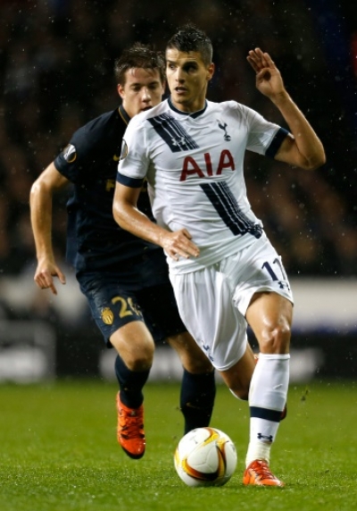 Monaco's Croatian midfielder Mario Pasalic (L) runs after Tottenham Hotspur's Argentinian midfielder Erik Lamela during the UEFA Europa League group J football match between Tottenham Hotspur and Monaco at White Hart Lane in north London on December 10, 2015. AFP PHOTO / IAN KINGTON
