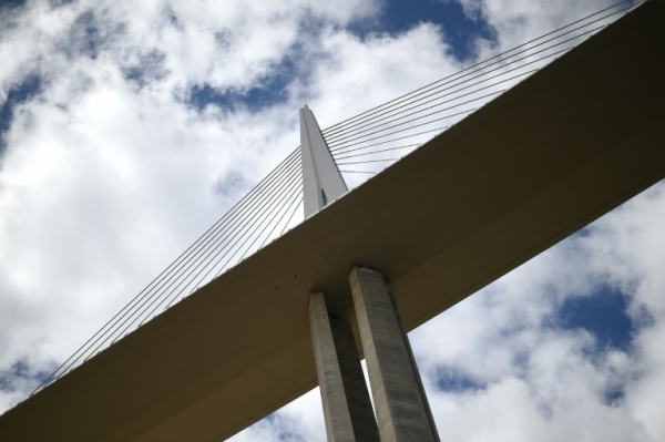 (Arquivo) Ao menos 14 pessoas morreram e 70 ficaram feridas no desabamento de um viaduto em Calcut&aacute;, leste da &Iacute;ndia
