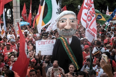 Manifestantes protestam a favor do ex-presidente Lula e da presidente Dilma Rousseff, no Rio de Janeiro, no dia 18 de mar&ccedil;o de 2016