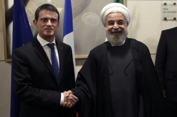 O primeiro-ministro franc&ecirc;s, Manuel Valls (E), e o presidente iraniano, Hassan Rouhani, em Paris, no dia 28 de janeiro de 2016