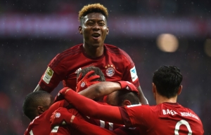 Jogadores do Bayern de Munique comemoram gol durante partida contra o Darmstadt, em Munique, no dia 20 de fevereiro de 2016