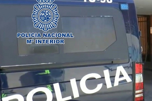 (Arquivo) Ve&iacute;culo da Pol&iacute;cia Nacional espanhola, em Madri, no dia 25 de agosto de 2015