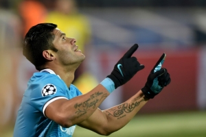 O brasileiro Hulk, do Zenit, comemora depois de marcar um gol contra o Benfica, no Est&aacute;dio de S&atilde;o Petersburg, em 9 de mar&ccedil;o de 2016