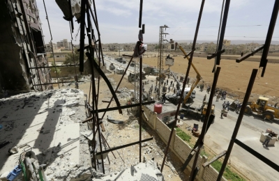 (Arquivo) Atentado com carro-bomba perto de um conhecido mausol&eacute;u xiita de Sayeda Zeinab, sul de Damasco