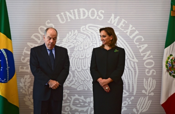 O ministro brasileiro das Rela&ccedil;&otilde;es Exteriores, Mauro Vieira, e sua hom&oacute;loga mexicana, Claudia Ruiz Massieu, na Cidade do M&eacute;xico, no dia 23 de fevereiro de 2016