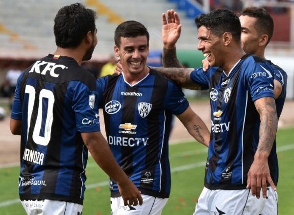 Jogadores do Independiente del Valle comemoram durante partida contra o Melgar, em Arequipa, Peru, no dia 1&ordm; de mar&ccedil;o de 2016