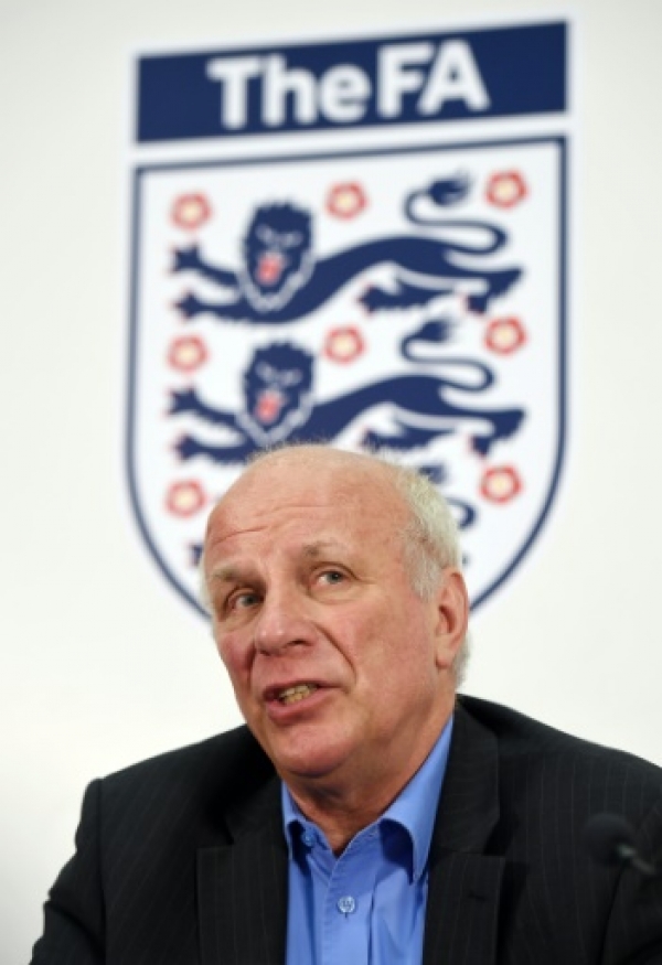 (FILES) In this file picture taken on May 8, 2014, Football Association chairman Greg Dyke speaks during a press conference at Wembley Stadium in west London. Dyke on January 5, 2015 declared "We'll all shoot ourselves" if Roy Hodgson's team fall at the group stage of Euro 2016. England face Wales, Russia and Slovakia in the tournament in France from June 10, haunted by the memory of the 2014 World Cup where they were eliminated at the group phase for the first time since 1958. AFP PHOTO / FILES / Leon Neal