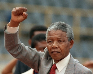 (Arquivo) Nelson Mandela, em Bloemfontein, &Aacute;frica do Sul, no dia 25 de fevereiro de 1990
