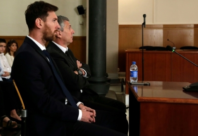 Messi e o pai comparecem ao tribunal em Barcelona