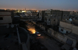 (Fevereiro) Pr&eacute;dios destru&iacute;dos depois que for&ccedil;as leais ao parlamento l&iacute;bio internacionalmente reconhecido retomaram o centro de Benghazi do controle de grupos armados