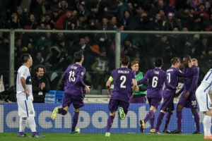 Jogadores da Fiorentina comemoram vit&oacute;ria sobre a Inter, em 14 de fevereiro, em Floren&ccedil;a