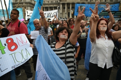 Protesto contra o governo do presidente argentino Mauricio Macri em 17 de dezembro em Buenos Aires