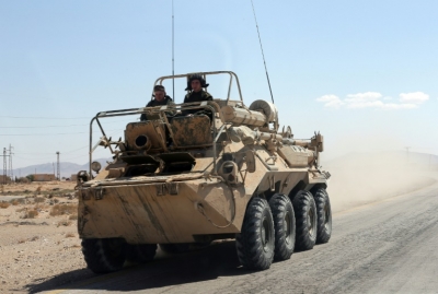 (Mar&ccedil;o) Soldados russos deslocam-se em um blindado perto da localidade s&iacute;ria de Palmira