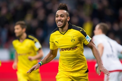 Pierre-Emerick Aubameyang, do Borussia Dortmund, comemora gol durante partida contra o Leverkusen, em Leverkusen, no dia 21 de fevereiro de 2016
