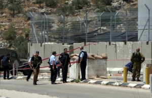 Membro das for&ccedil;as de seguran&ccedil;a israelenses s&atilde;o vistos em Tulkarem, na Cisjord&acirc;nia ocupada, no dia 2 de junho de 2016