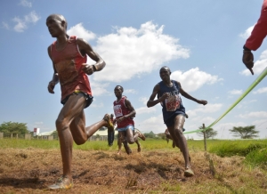 Atletas quenianos participam de competi&ccedil;&atilde;o, em Nair&oacute;bi, no dia 13 de fevereiro de 2016